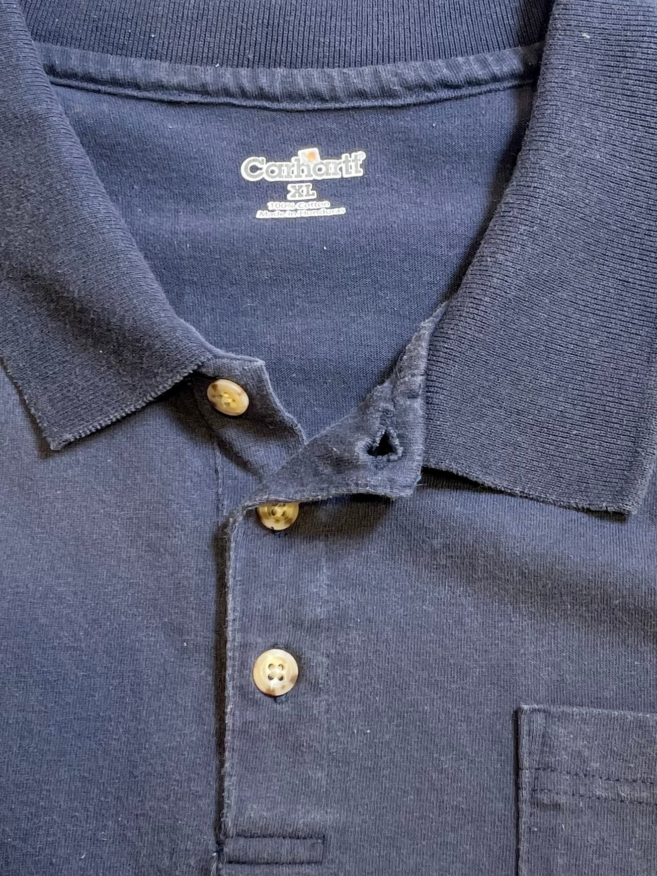 【carhartt】ネイビーブルーのポロシャツ