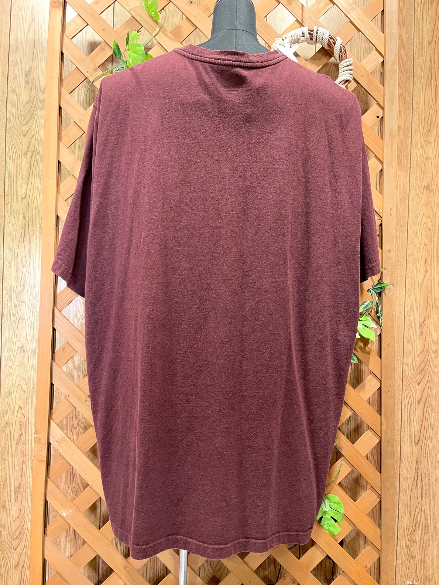 【carhartt】（3XL）バーガンディのヘンリーネックTシャツ