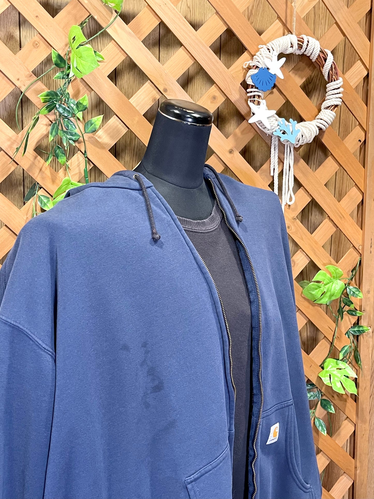 【carhartt】青のフルジップパーカー