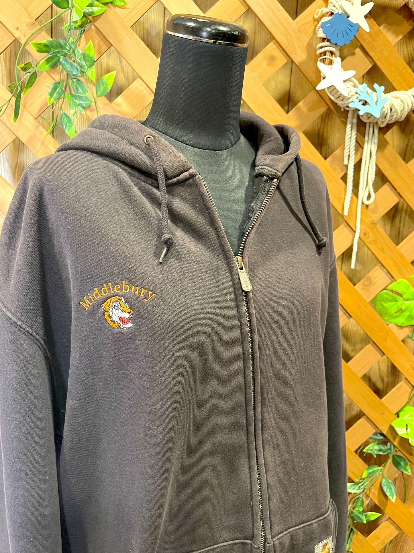 【carhartt】（刺繍ロゴ）ミドルベリータイガーのフルジップパーカー