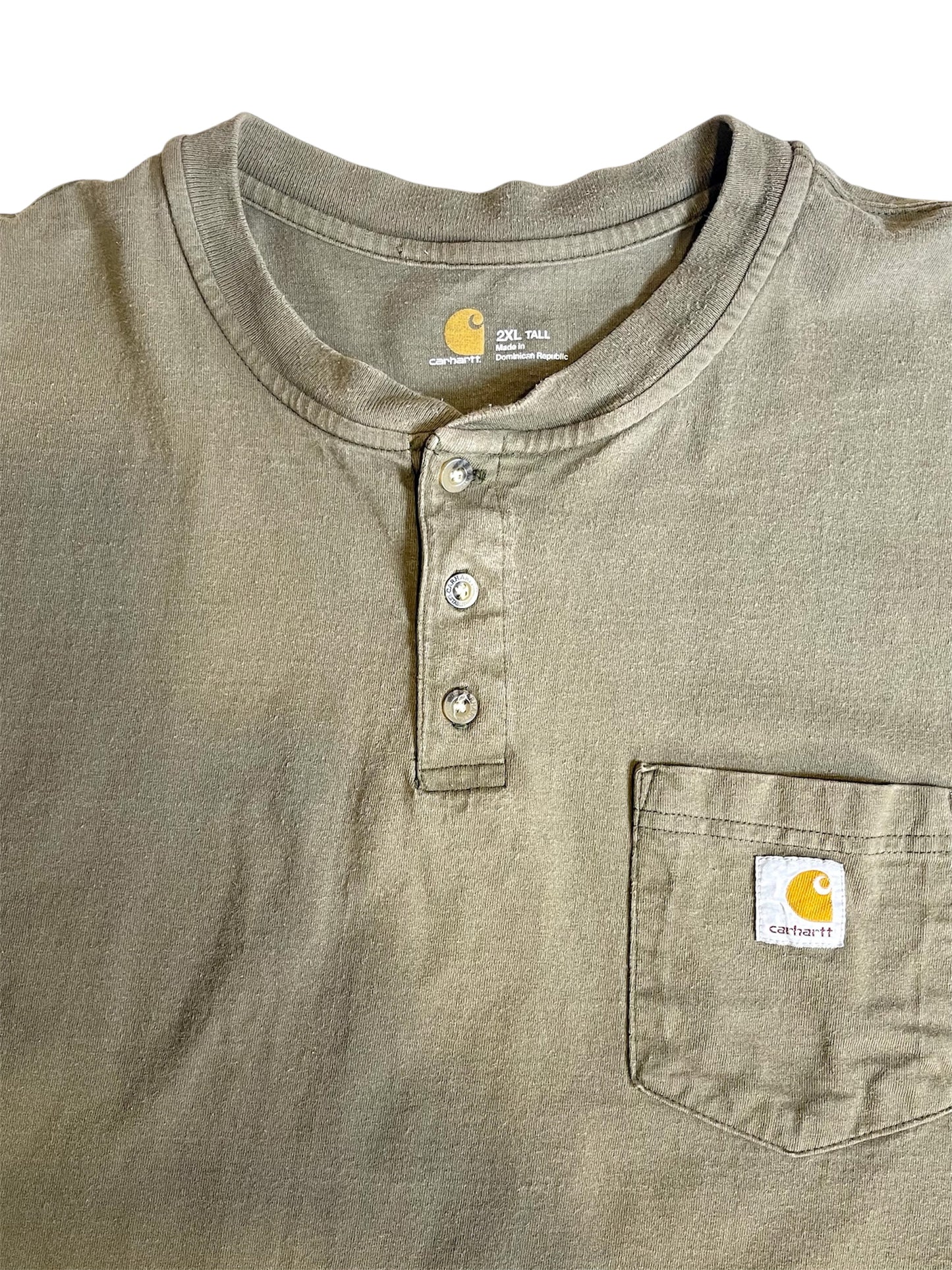 【carhartt】（2XL）ダスティオリーブのヘンリーネックTシャツ
