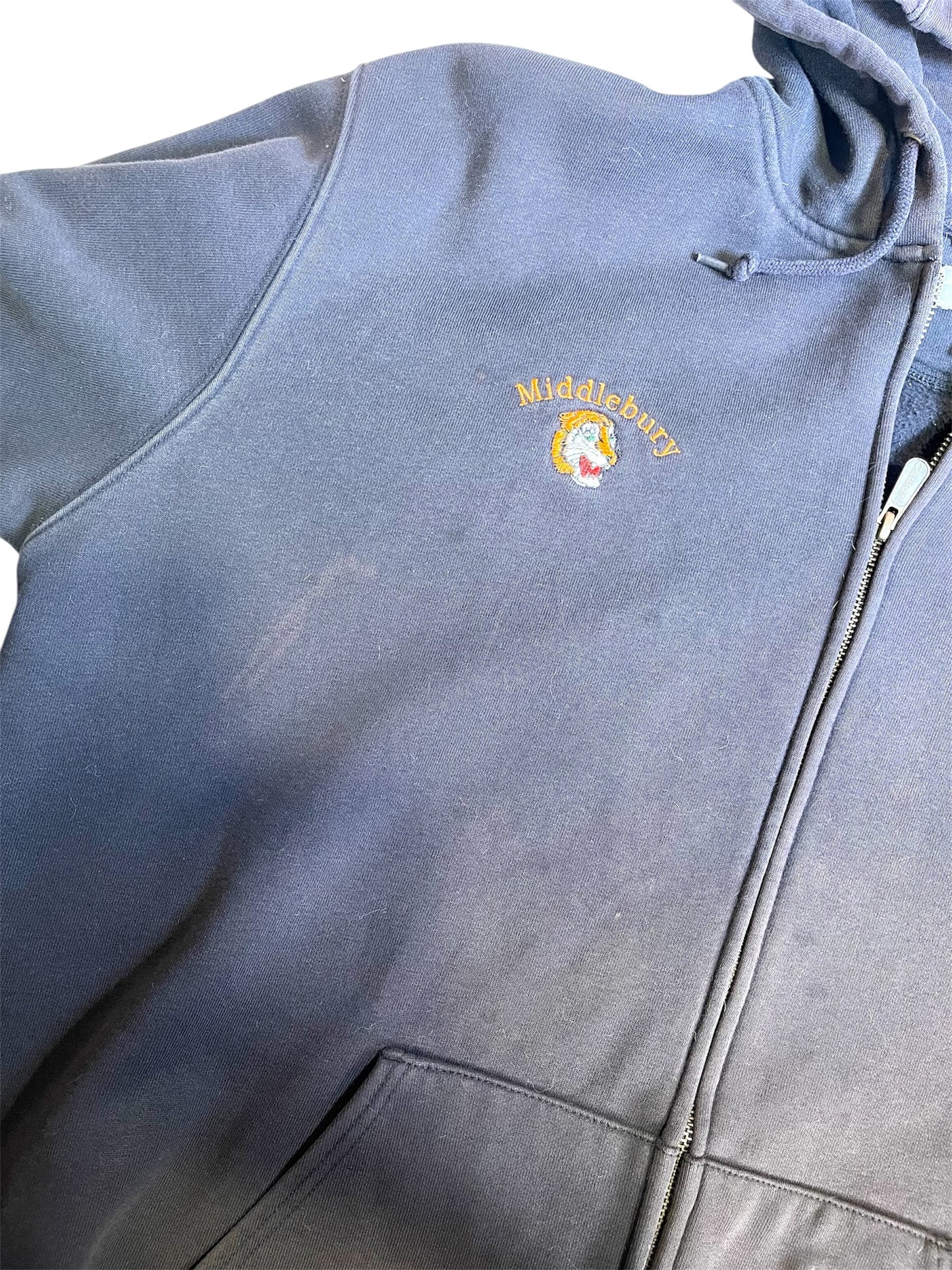 【carhartt】（刺繍ロゴ）ミドルベリータイガーのフルジップパーカー