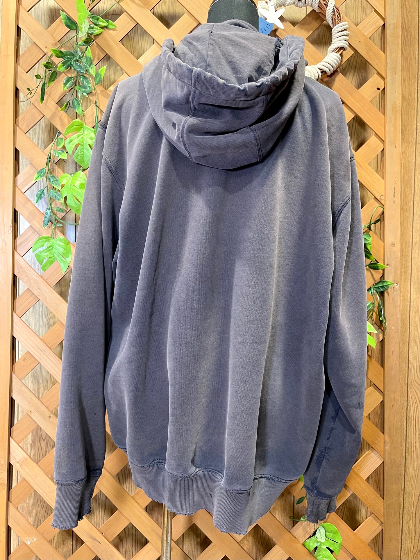【carhartt】グレーのハーフジップパーカー