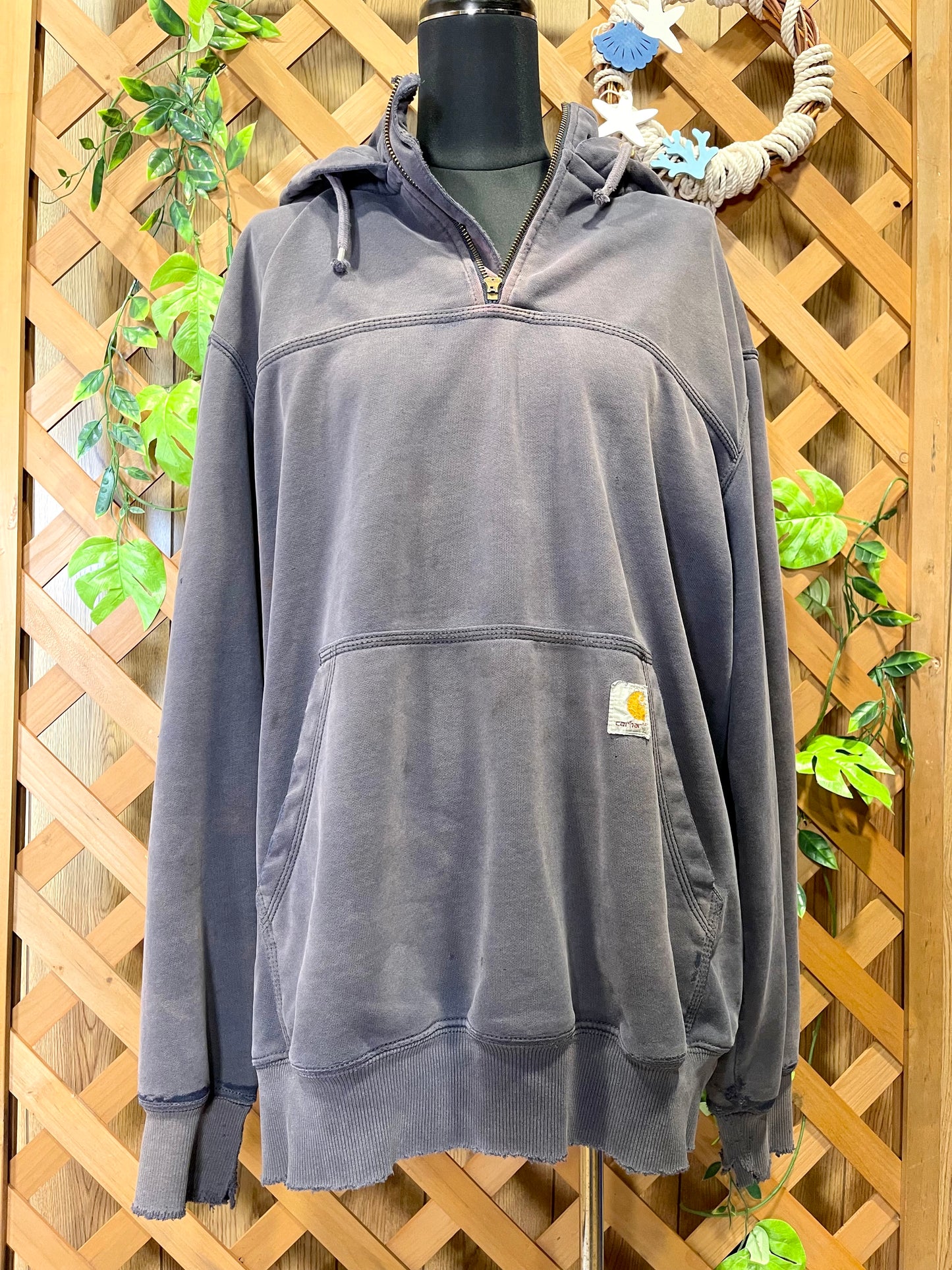 【carhartt】グレーのハーフジップパーカー