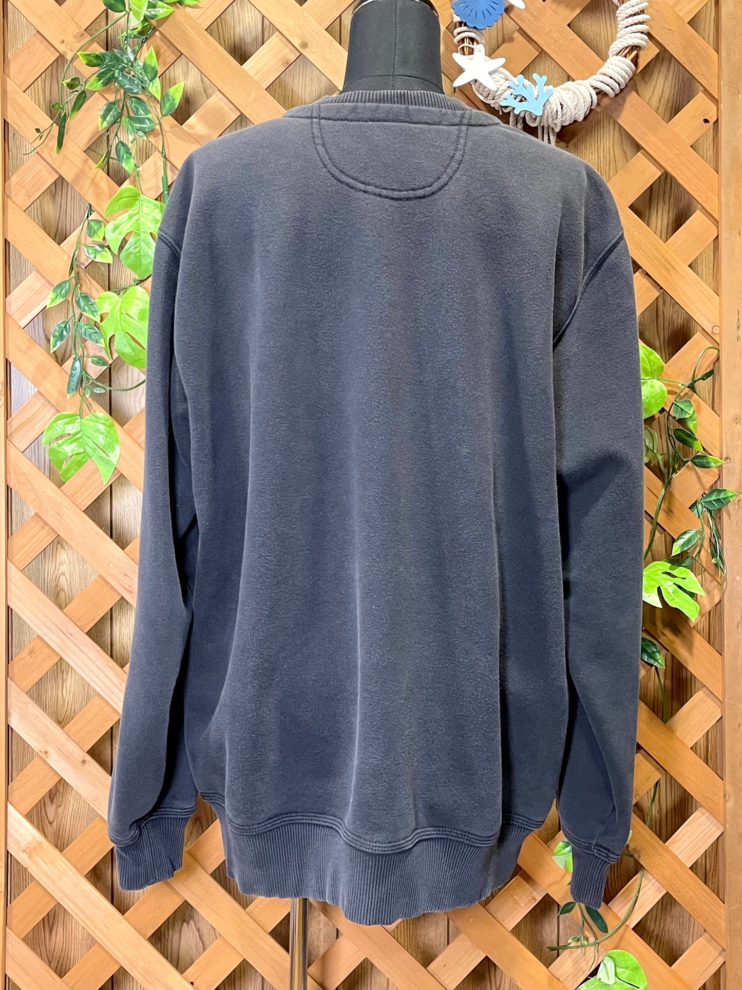 【carhartt】黒の無地クルーネックスウェット