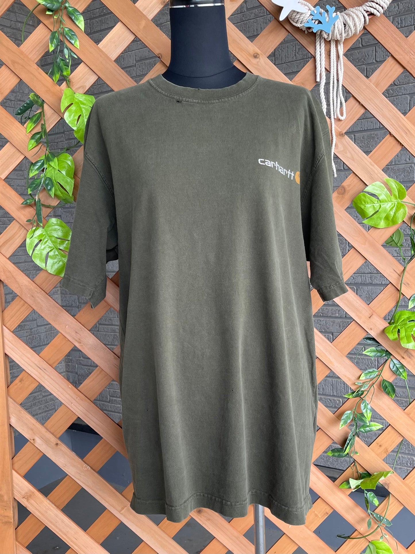 【carhartt】モスグリーンTシャツ