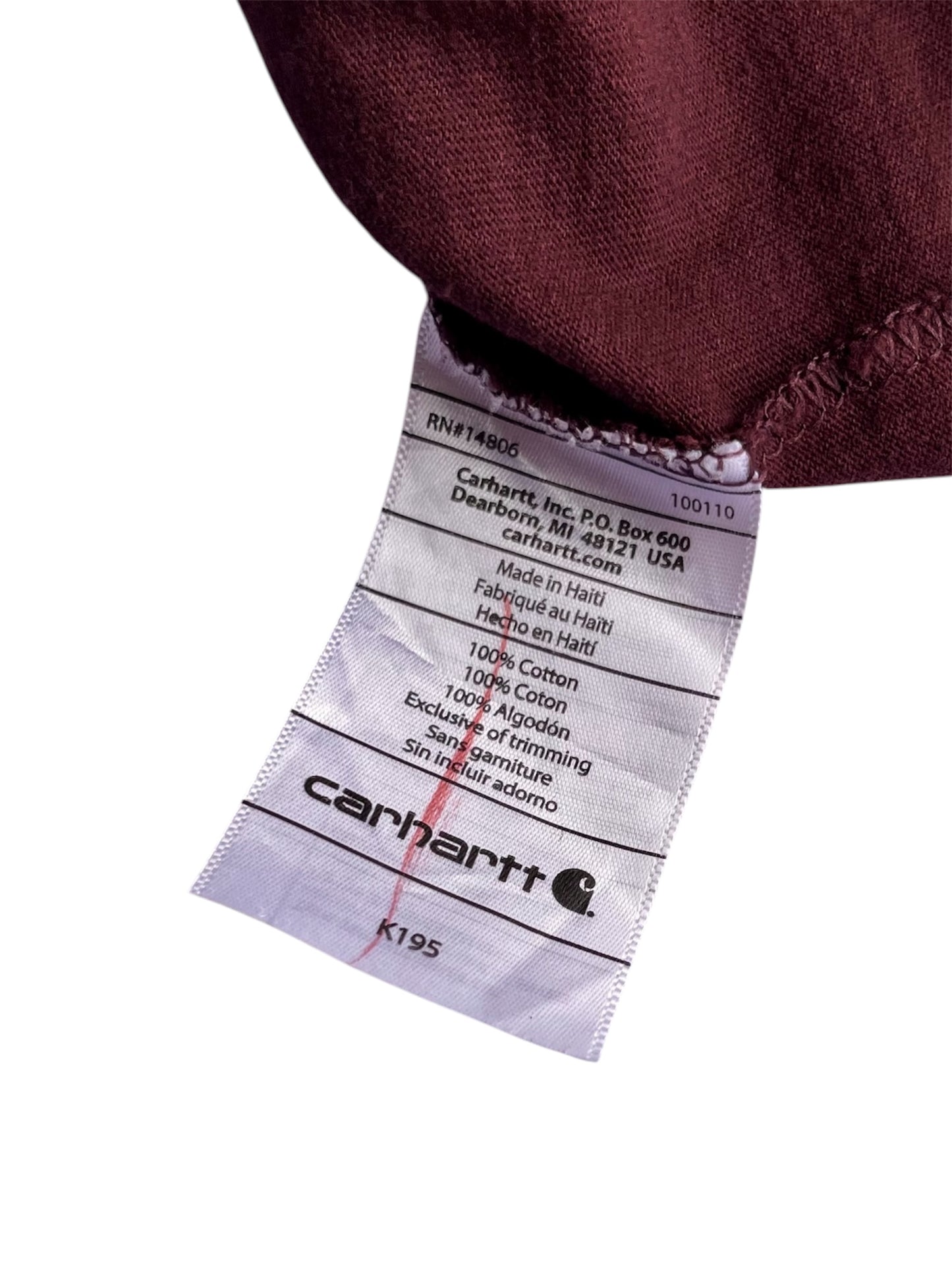 【carhartt】ロゴ入り紫Tシャツ